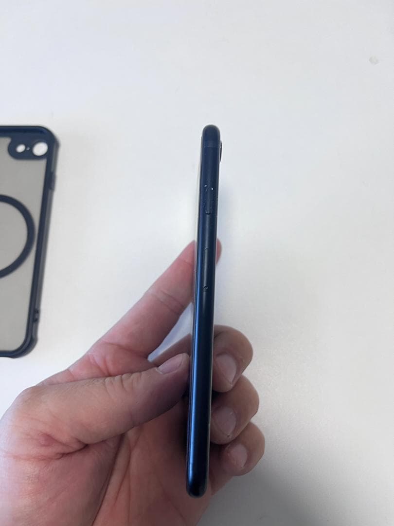 【備品】iPhone SE (第3世代) ブラック ケース付き　バッテリー85％