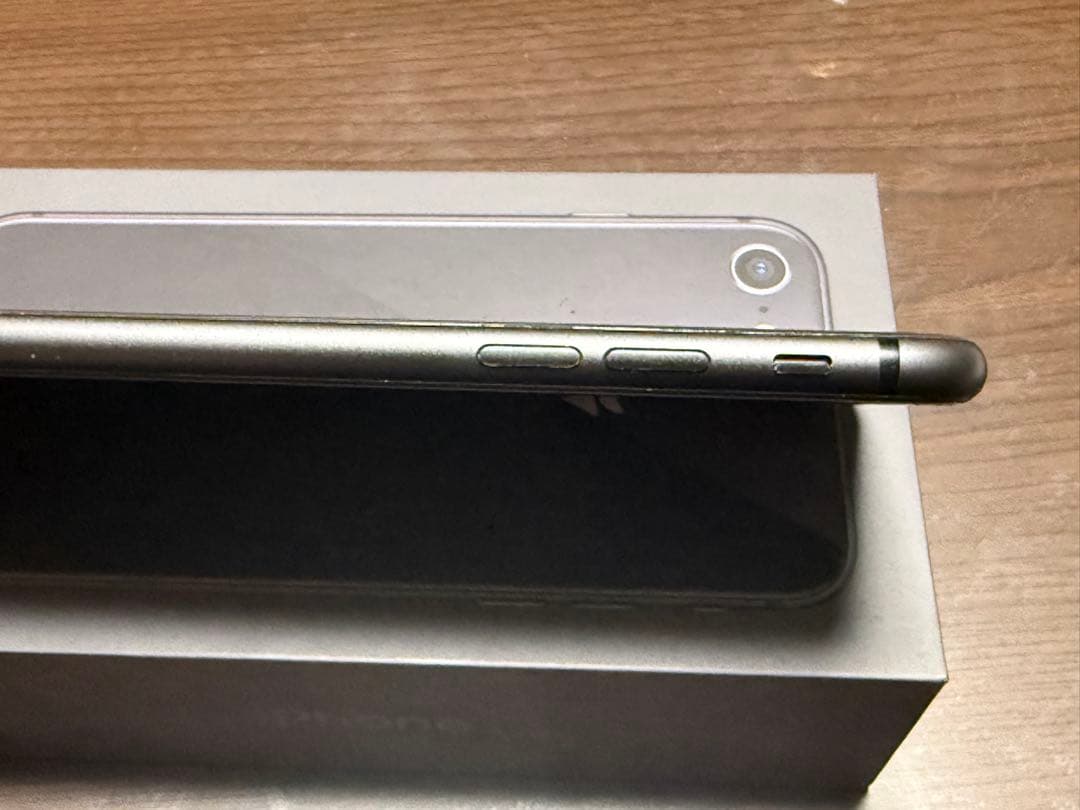 お*り様 iPhone 8 箱あり・付属品無し SiMフリー