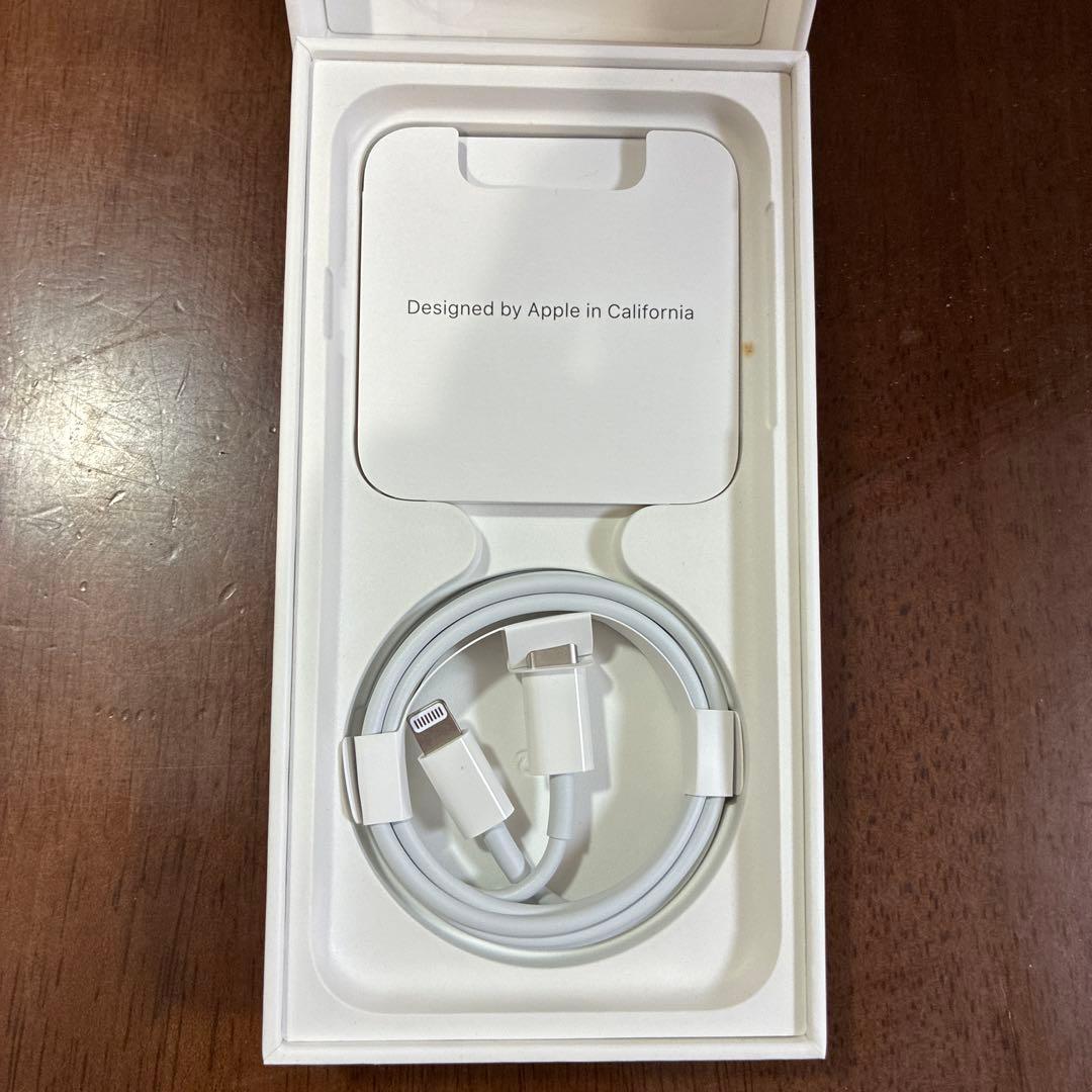 iPhone SE 第３世代 128GB スターライト バッテリー96%