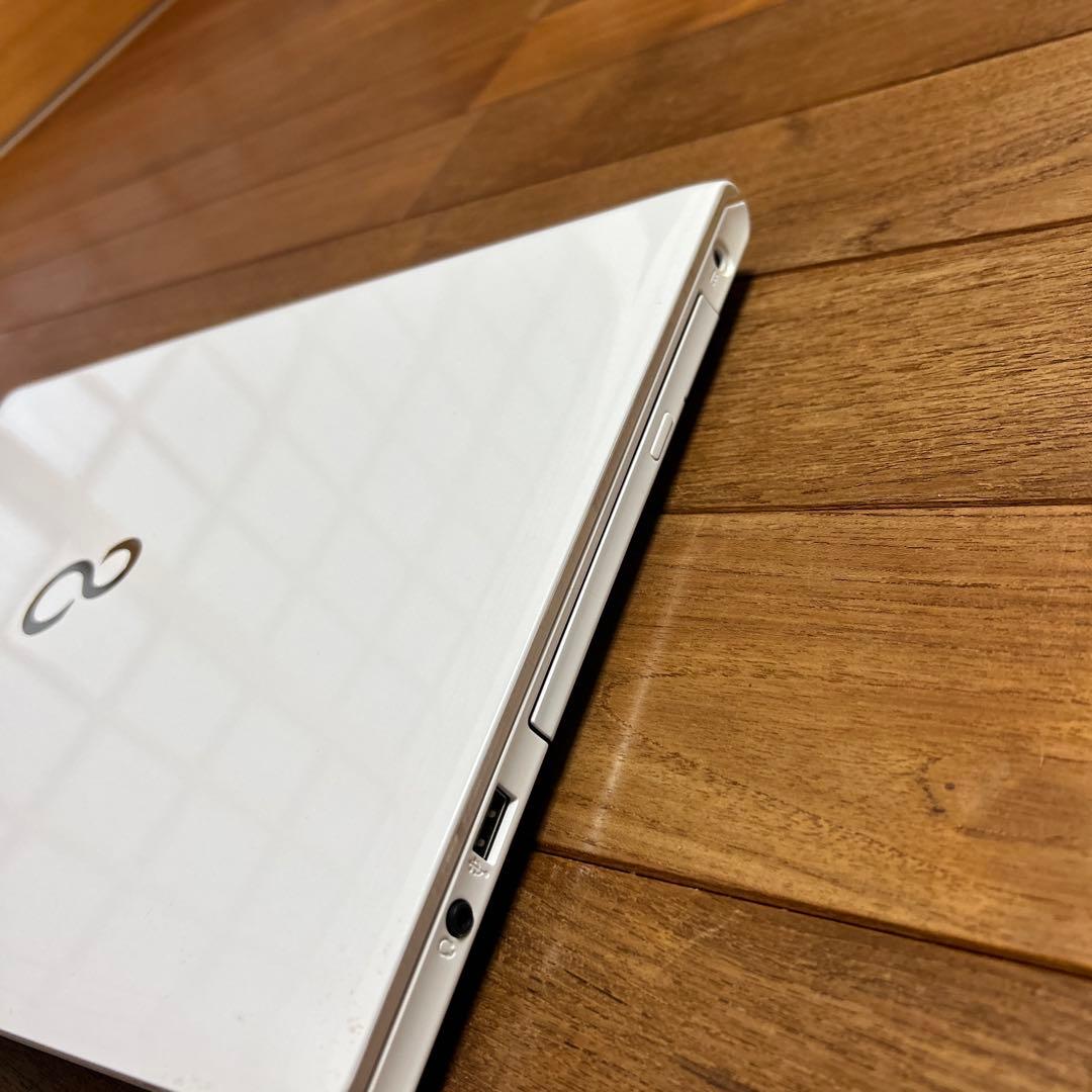 その他ノートPC本体 FMVA30D3W2