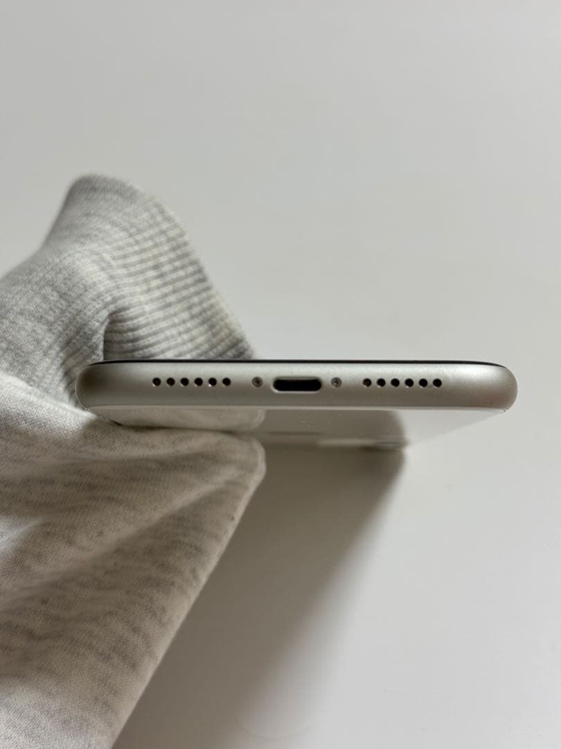 【極美品】 iPhone 11 ホワイト 128GB SIMフリー