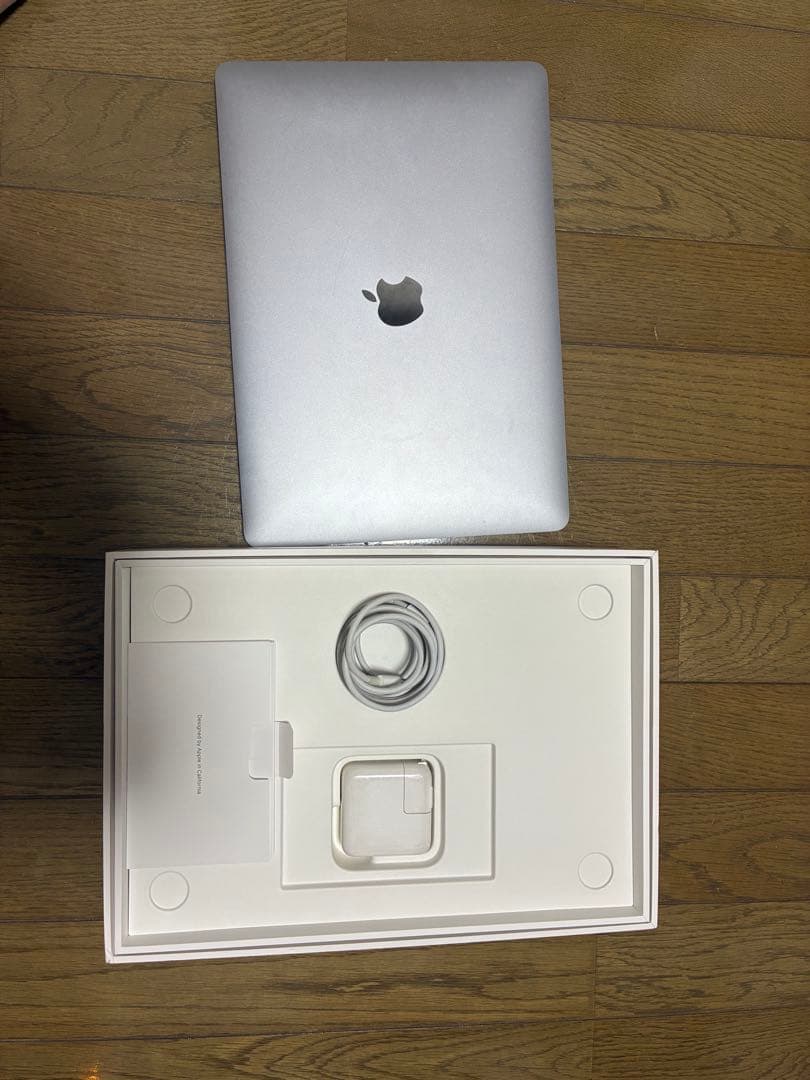 M1 MacBookAir 13インチ 8G 256MB シルバー　充電器箱有り