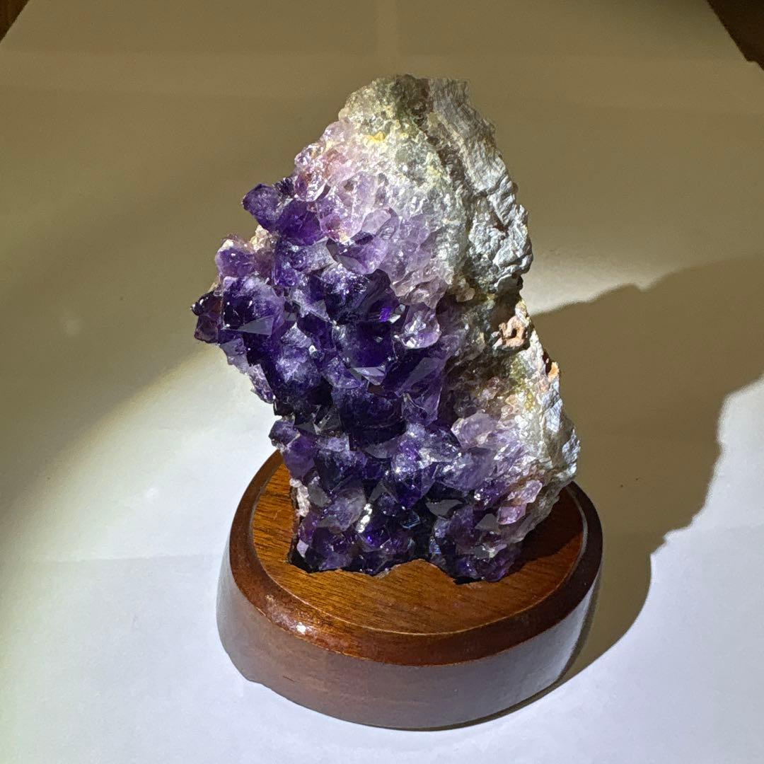 「天然アメジスト クラスター 原石 紫水晶 台座付き インテリア」