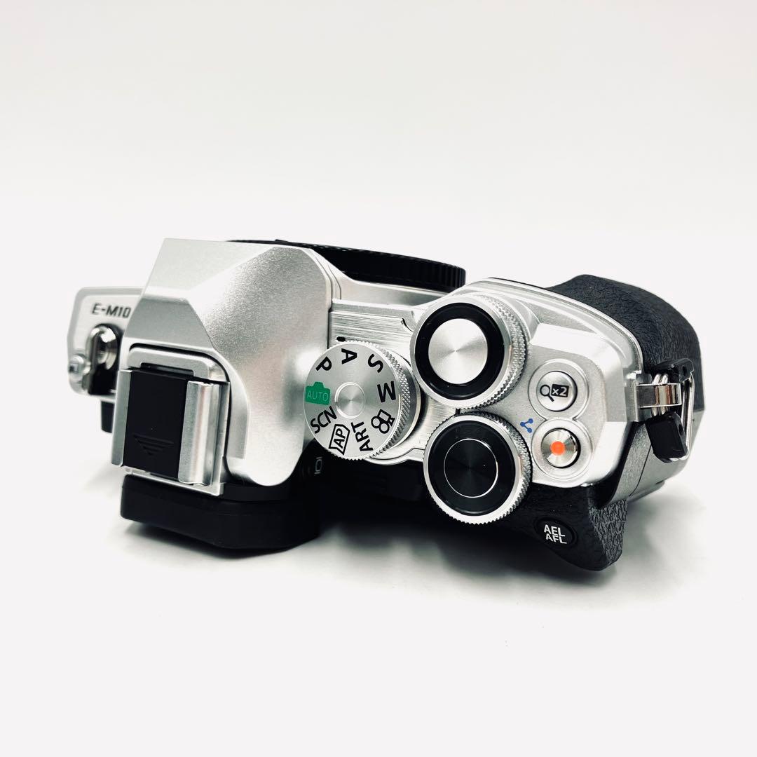 OLYMPUS OM-D E-M10 Mark IV EZ ダブルズームキット！