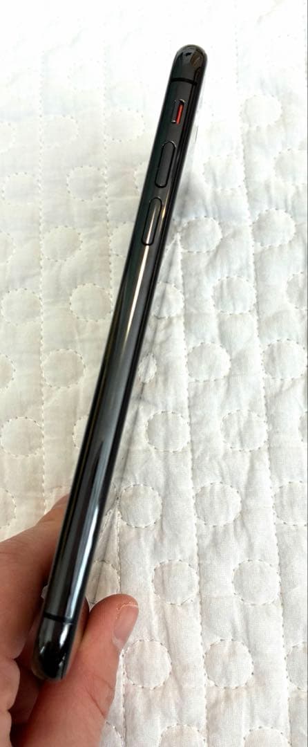 iPhone Xs 画面に線あり バッテリー80%