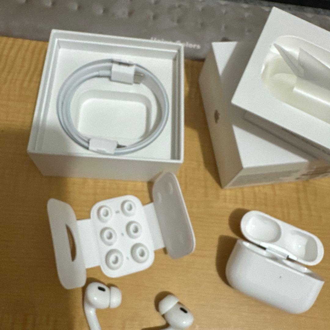 Air pods pro 第二世代　右耳が壊れてます