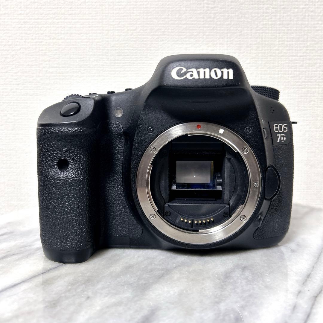 Canon EOS 7D ボディ 純正 充電器 付 動作良好 デジタル一眼レフ