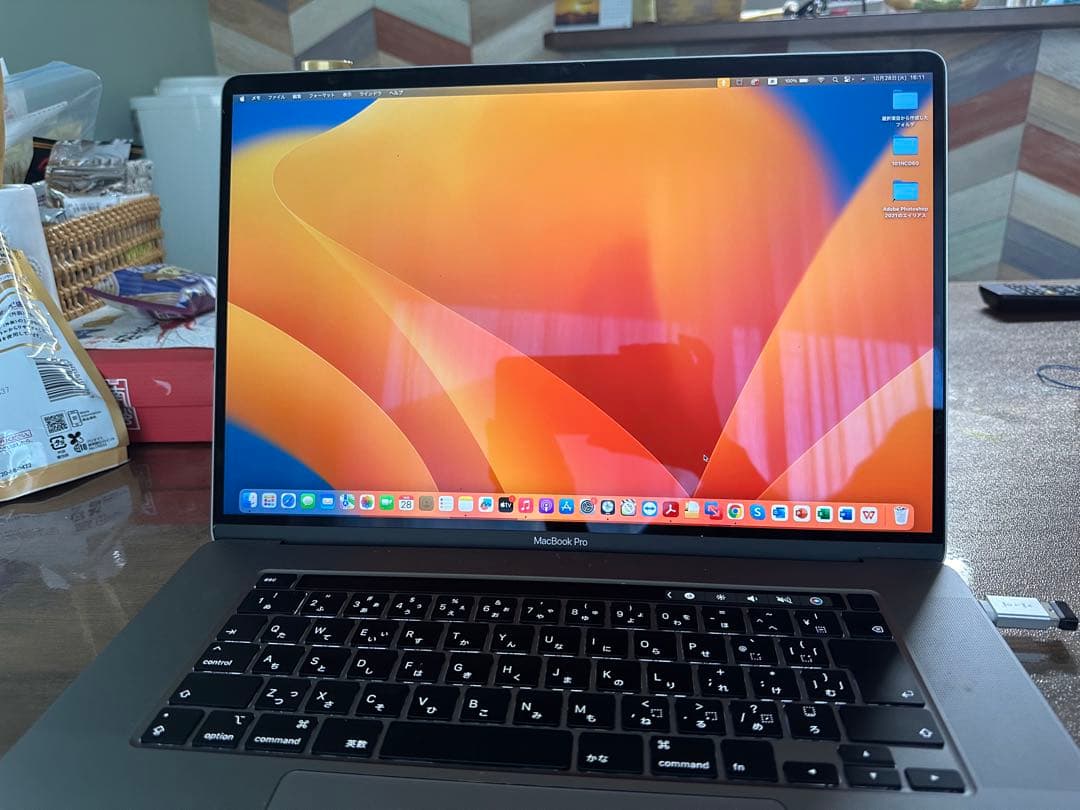 MacBook本体 Tri Agus Setiawan