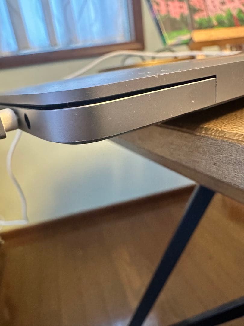 MacBook本体 Tri Agus Setiawan