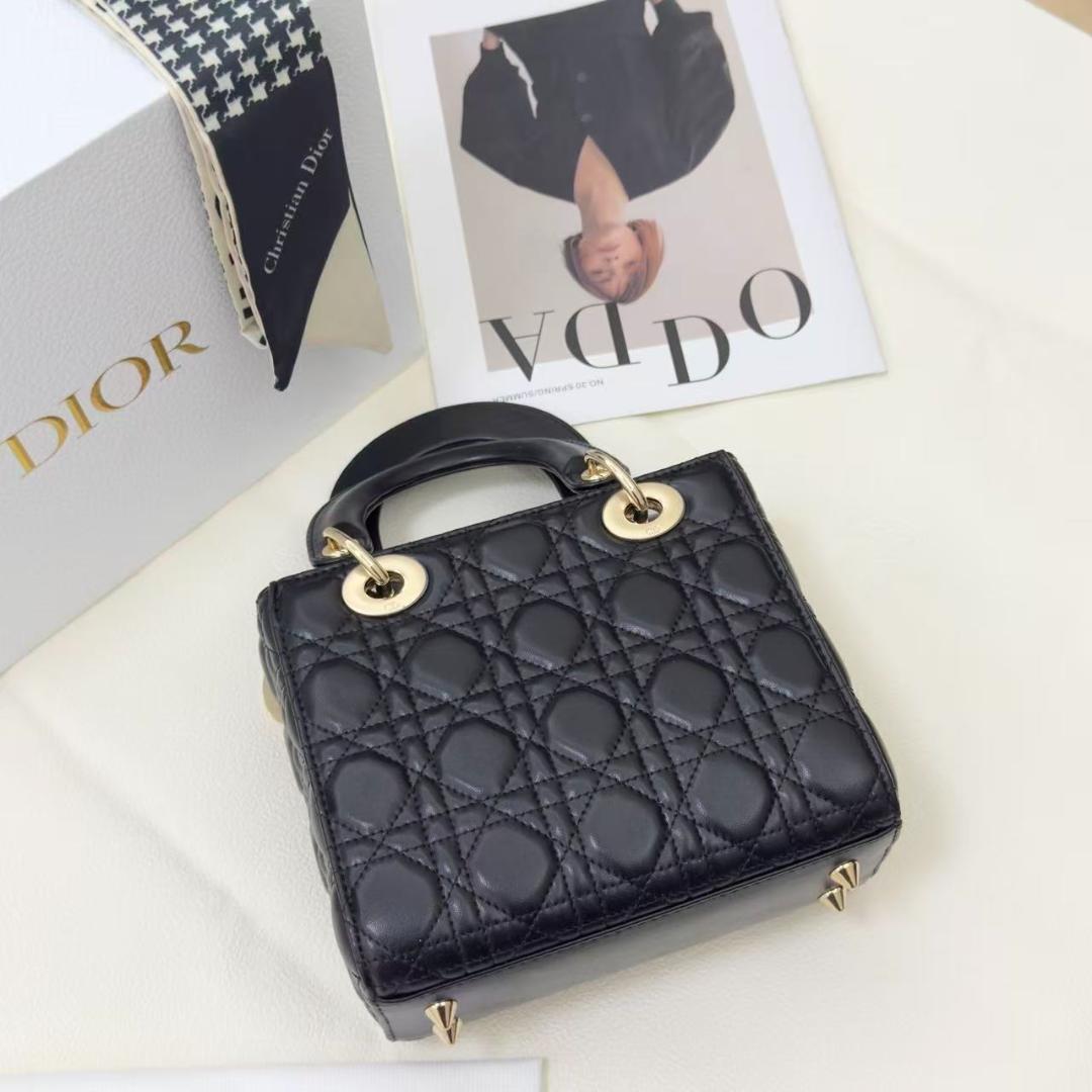 DIORロゴチャーム ラムスキン ショルダー