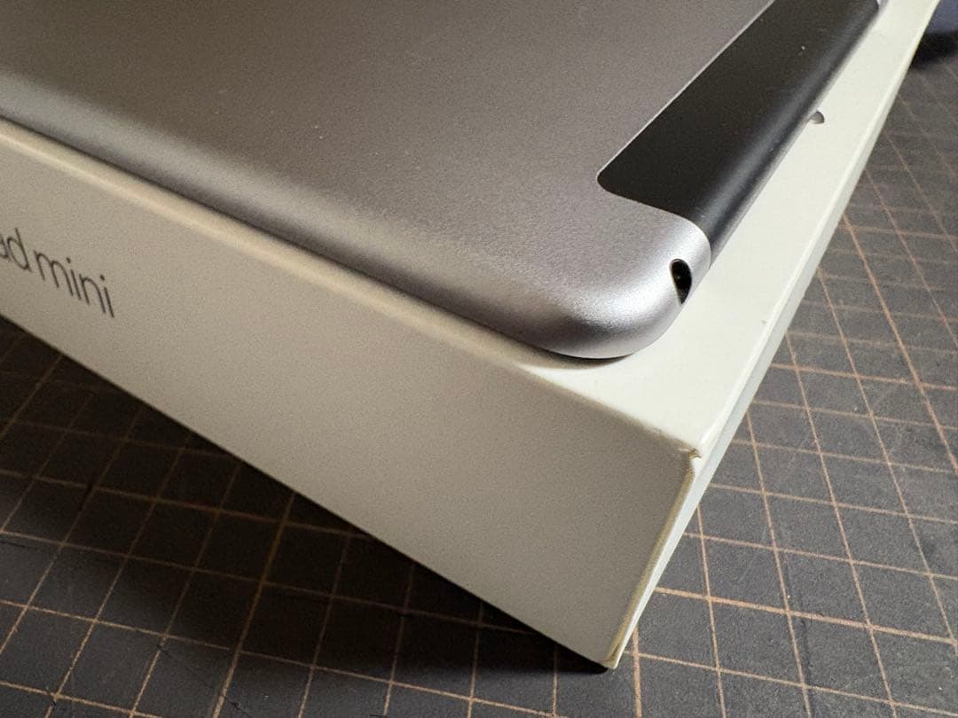 ★Apple iPad mini 4世代 128GB wifi＋セルラー ★