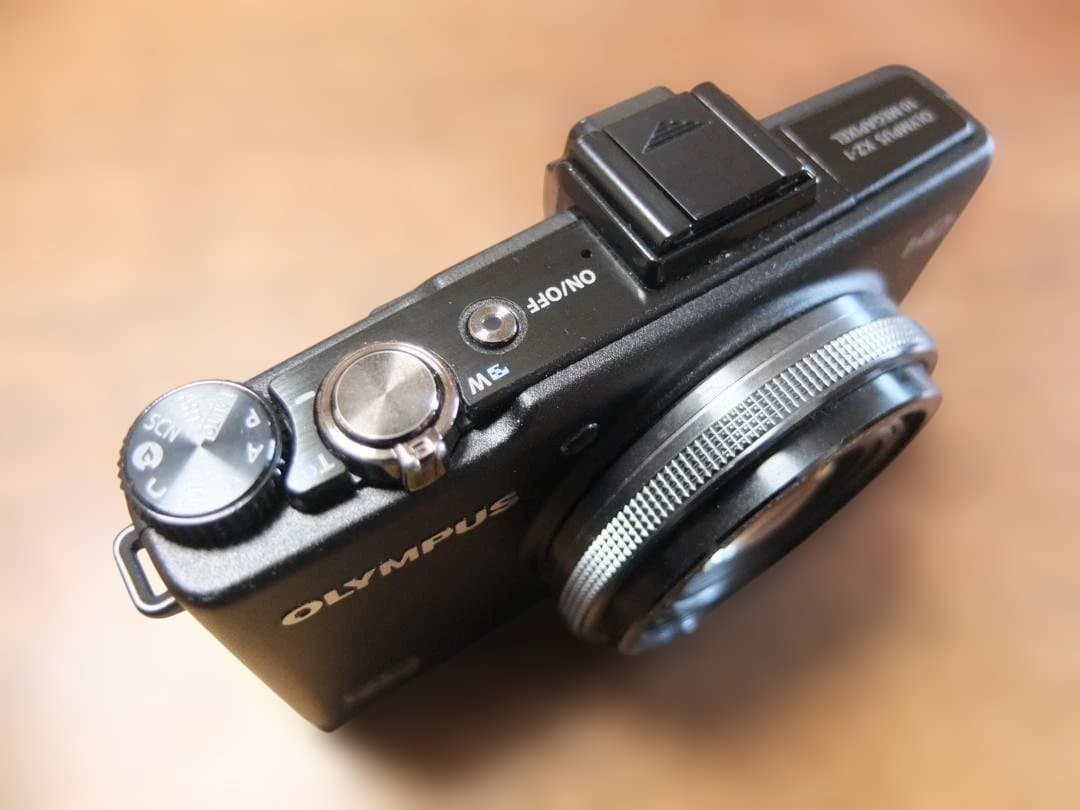 美品！OLYMPUS XZ-1 コンパクト高級デジカメ　電子ビューファインダ付！
