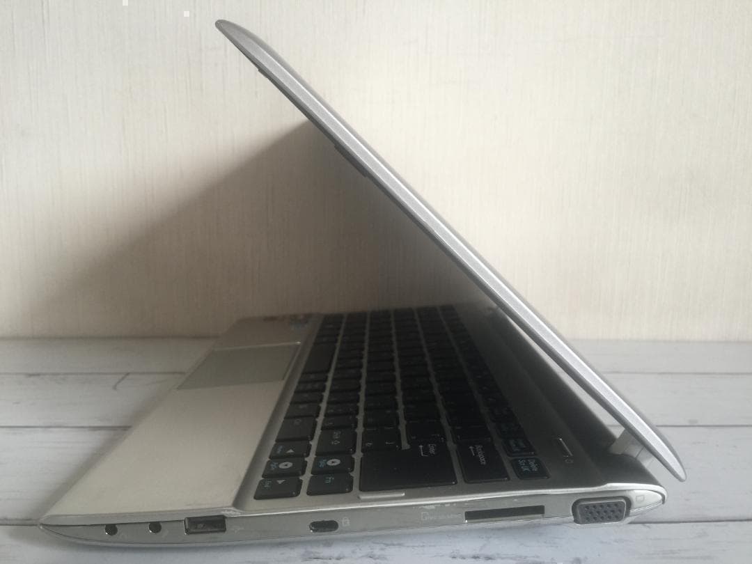【荣荣】ASUS Eee PC 1215B 12.1型薄型・コンパクト
