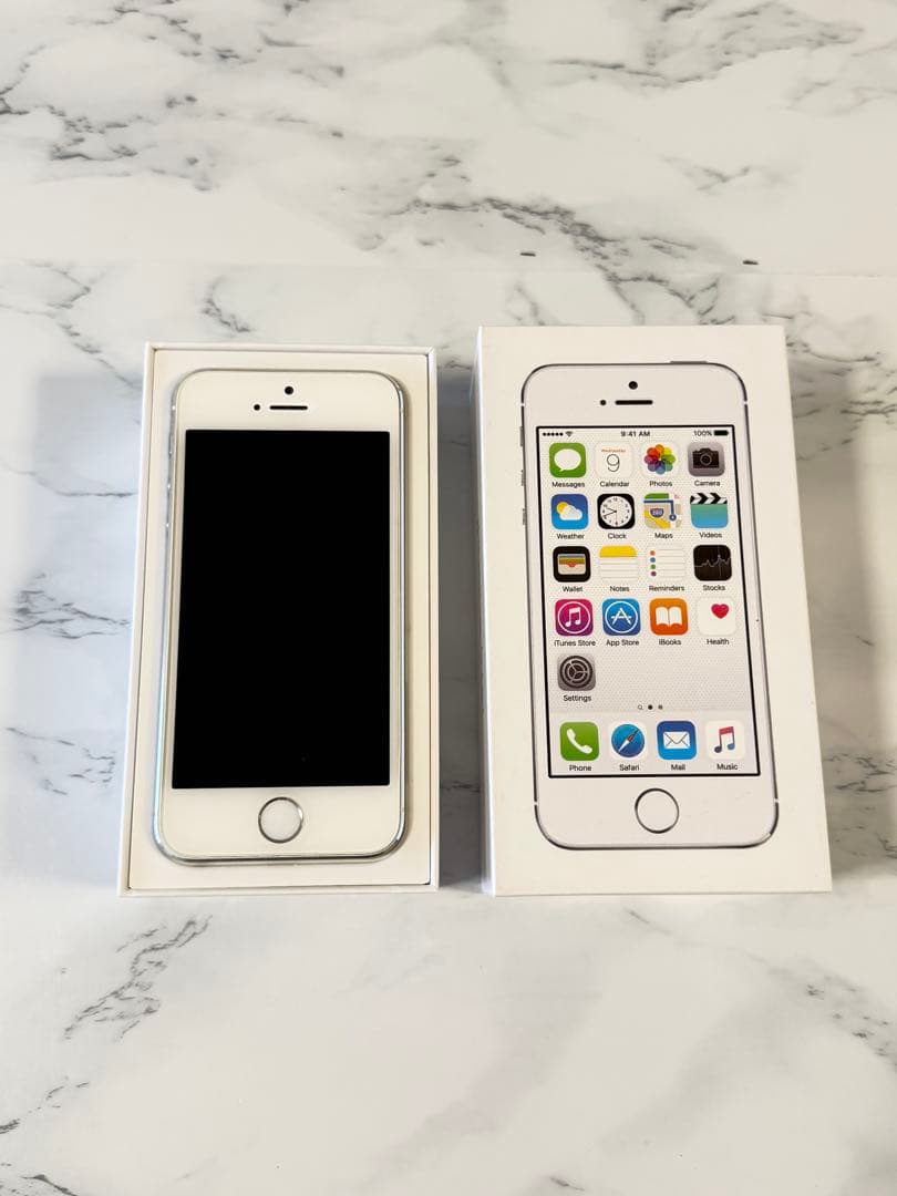 超美品Apple iPhone5sシルバー32GB箱•付属品あり