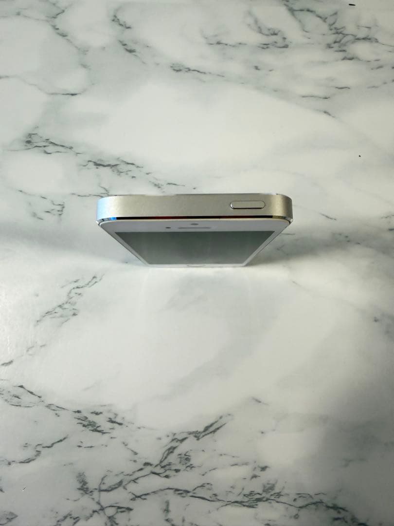 超美品Apple iPhone5sシルバー32GB箱•付属品あり