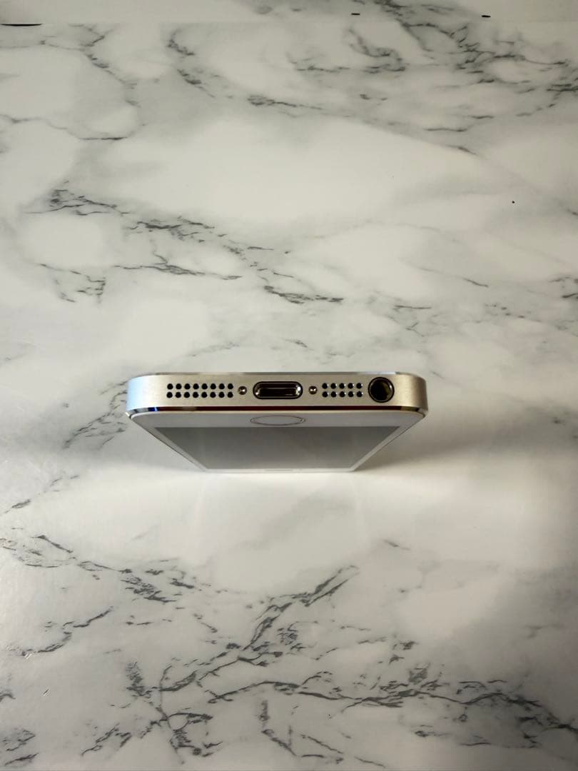 超美品Apple iPhone5sシルバー32GB箱•付属品あり
