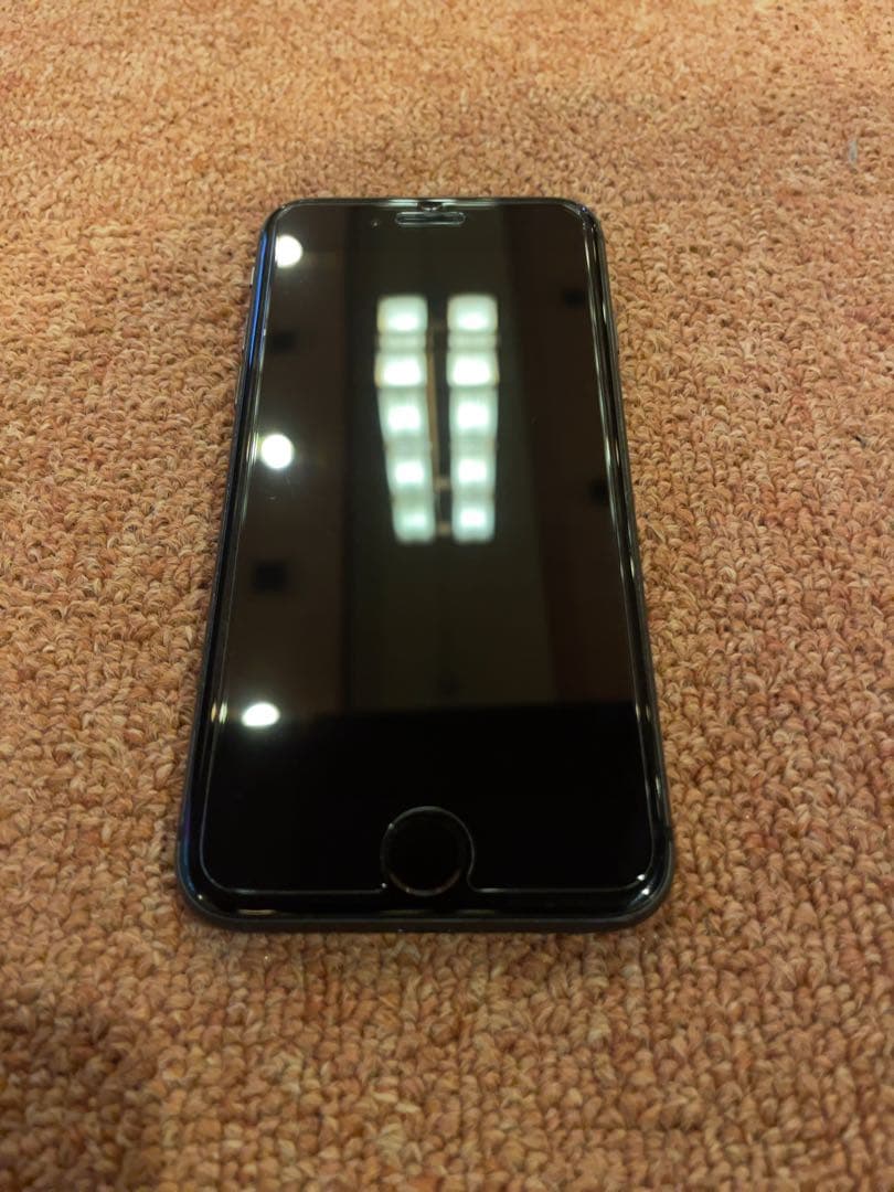 【超美品】iPhone 8 64gb simフリー