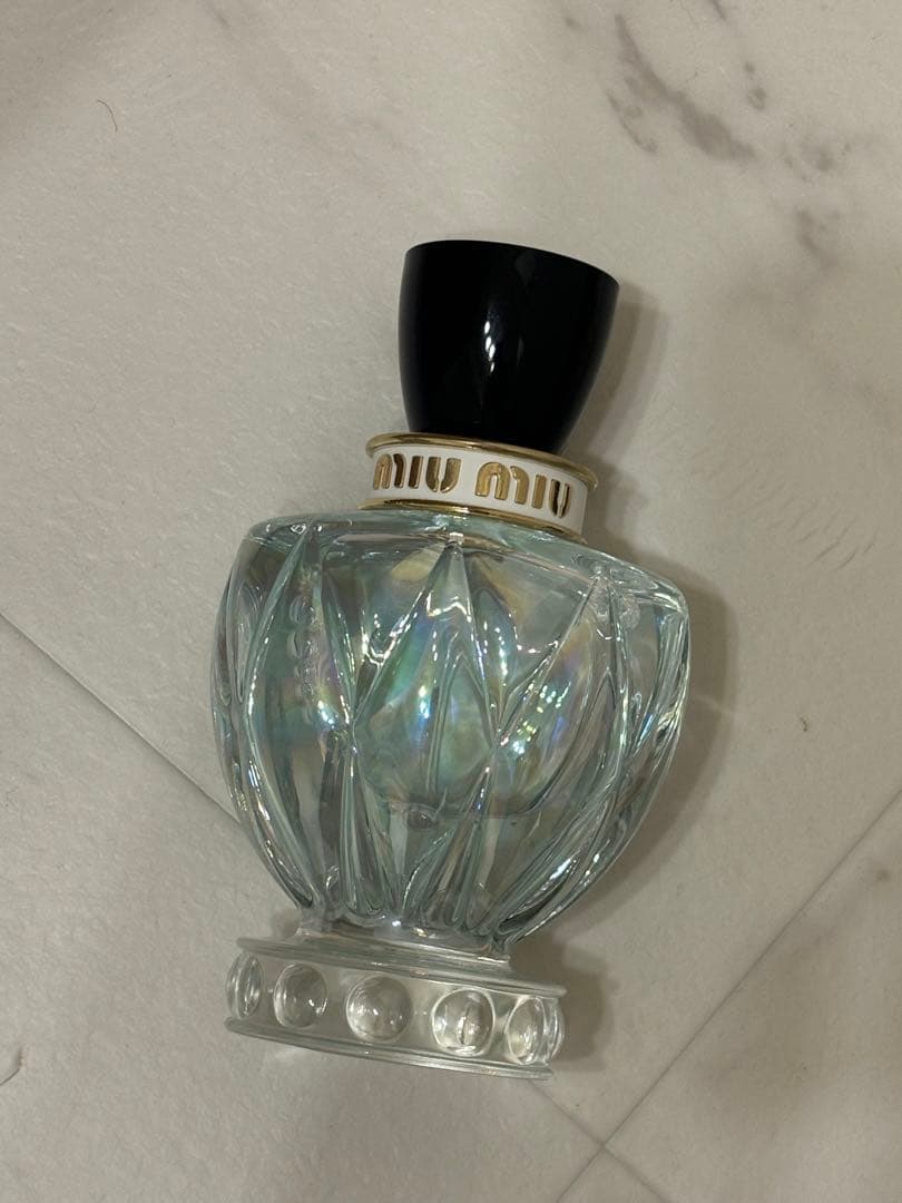 Miu Miu ツイストオードゥマグノリア香水100ミリ