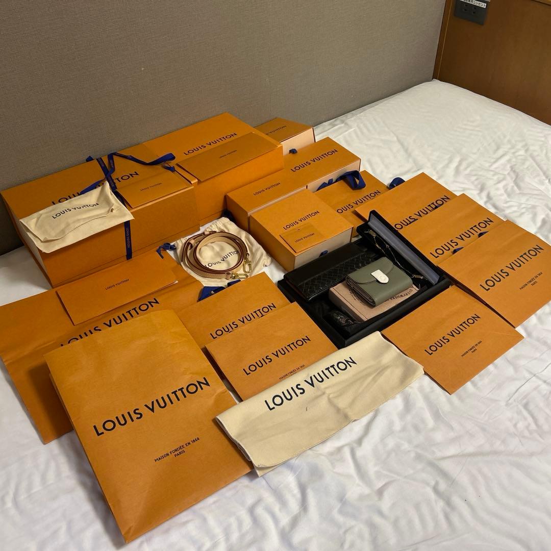 m*o様 【遺品整理・生前整理品】VUITTON 財布　ネックレス　時計