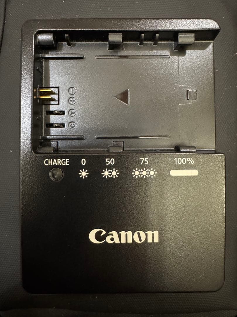 Canon EOS R6 本体と付属品＋バッテリー2個＋レリーズ＋Ｌ型プレート