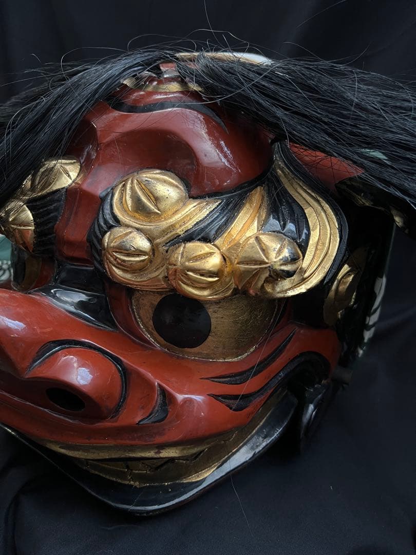木彫獅子頭 朱漆金彩 幅33cm 獅子舞 神楽面 魔除 縁起物 マント付き