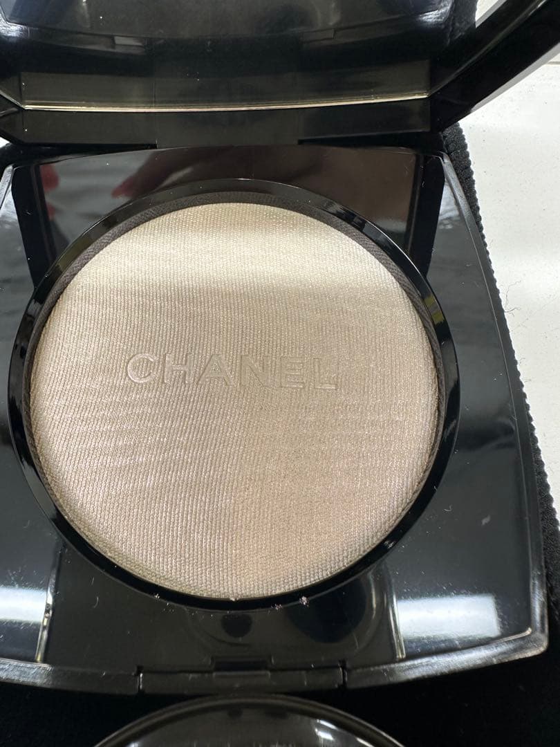 CHANEL POUDRE LUMIÈRE 40 WHITE OPAL新品未使用