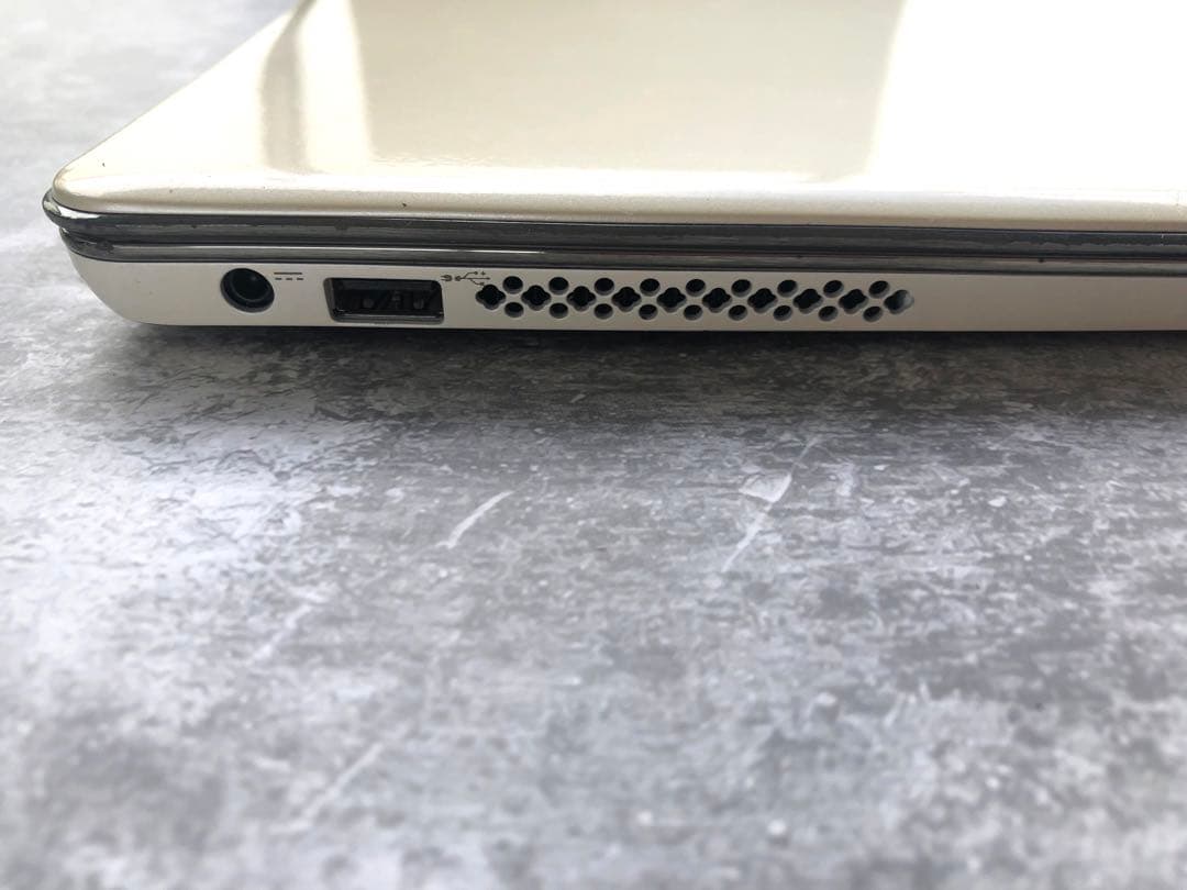 FUJITSU LIFEBOOK CH55　FMVC55JW
