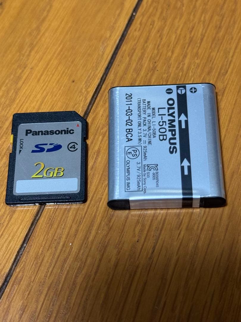 OLYMPUS Tough TG-610デジタルカメラ 本体と付属品