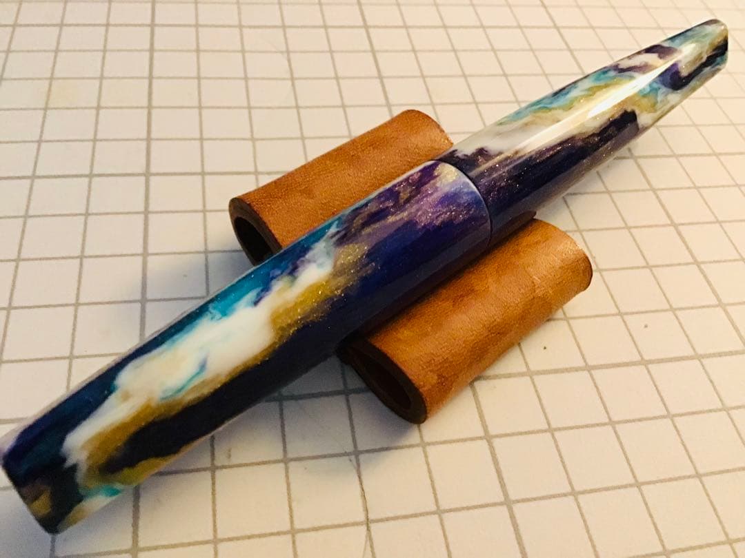 レオナルド Essenza poliedrica Nebulosa Laguna