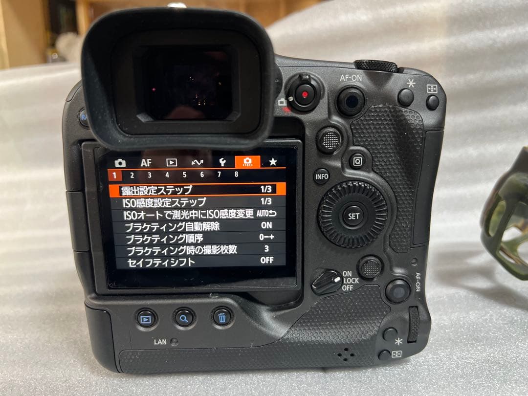 Canon EOS R3 カモフラージュ シリコンカバー付き　本体のみ