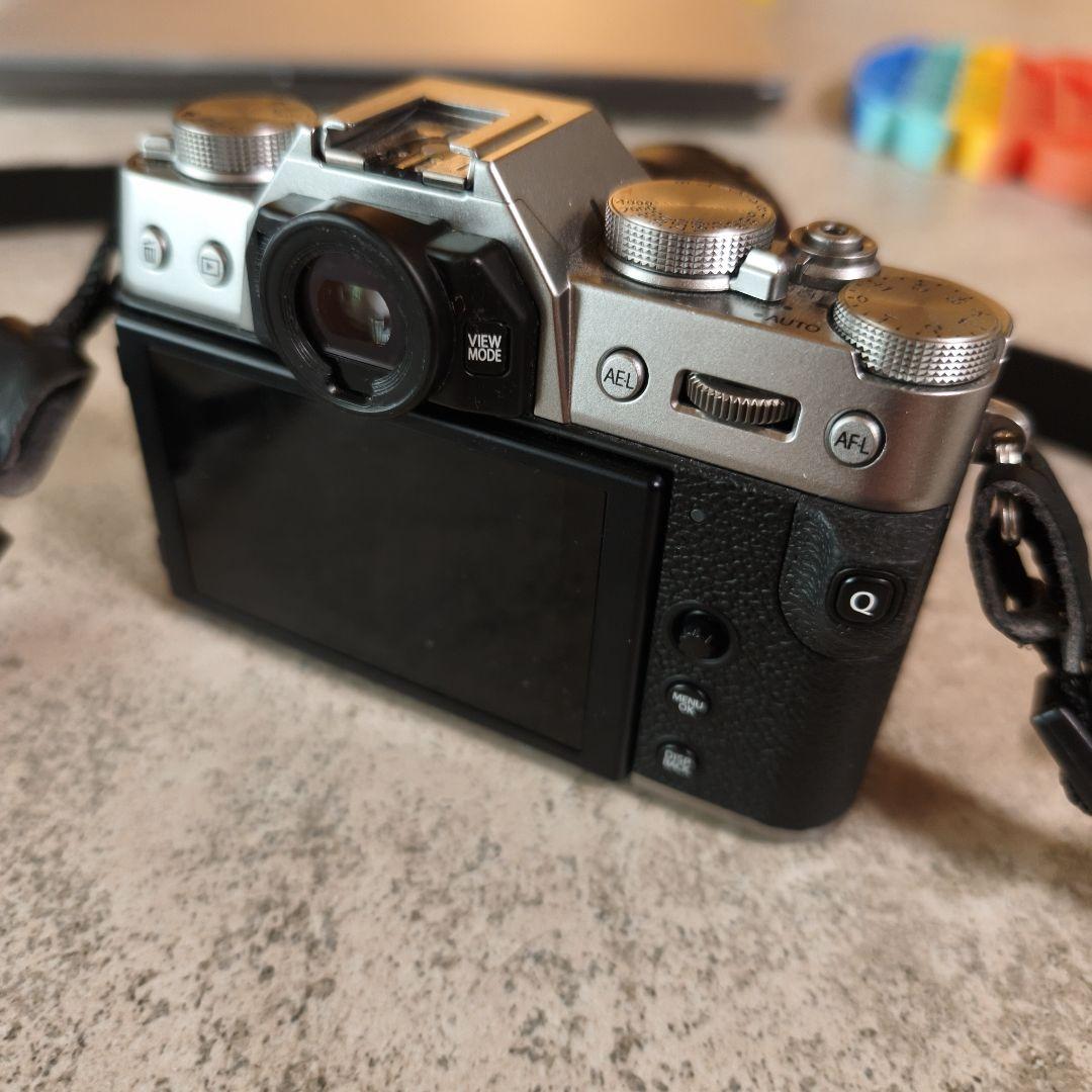 【美品】FUJIFILM X-T30ミラーレス一眼15-45mm　SDカード付