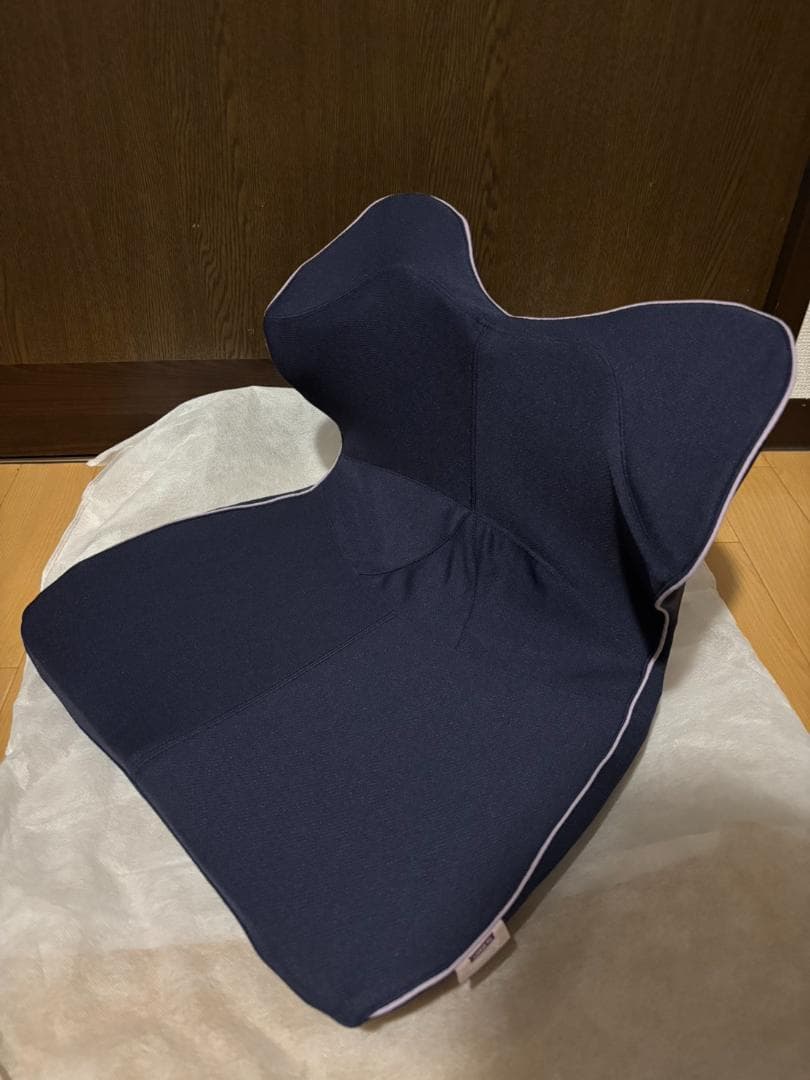 ⭐︎値下げ中⭐︎ 【美品】西川　Keeps 骨盤・姿勢矯正クッション ネイビー