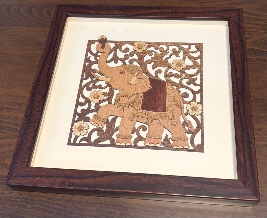 象の切り絵アート（木彫り）木製フレーム付き