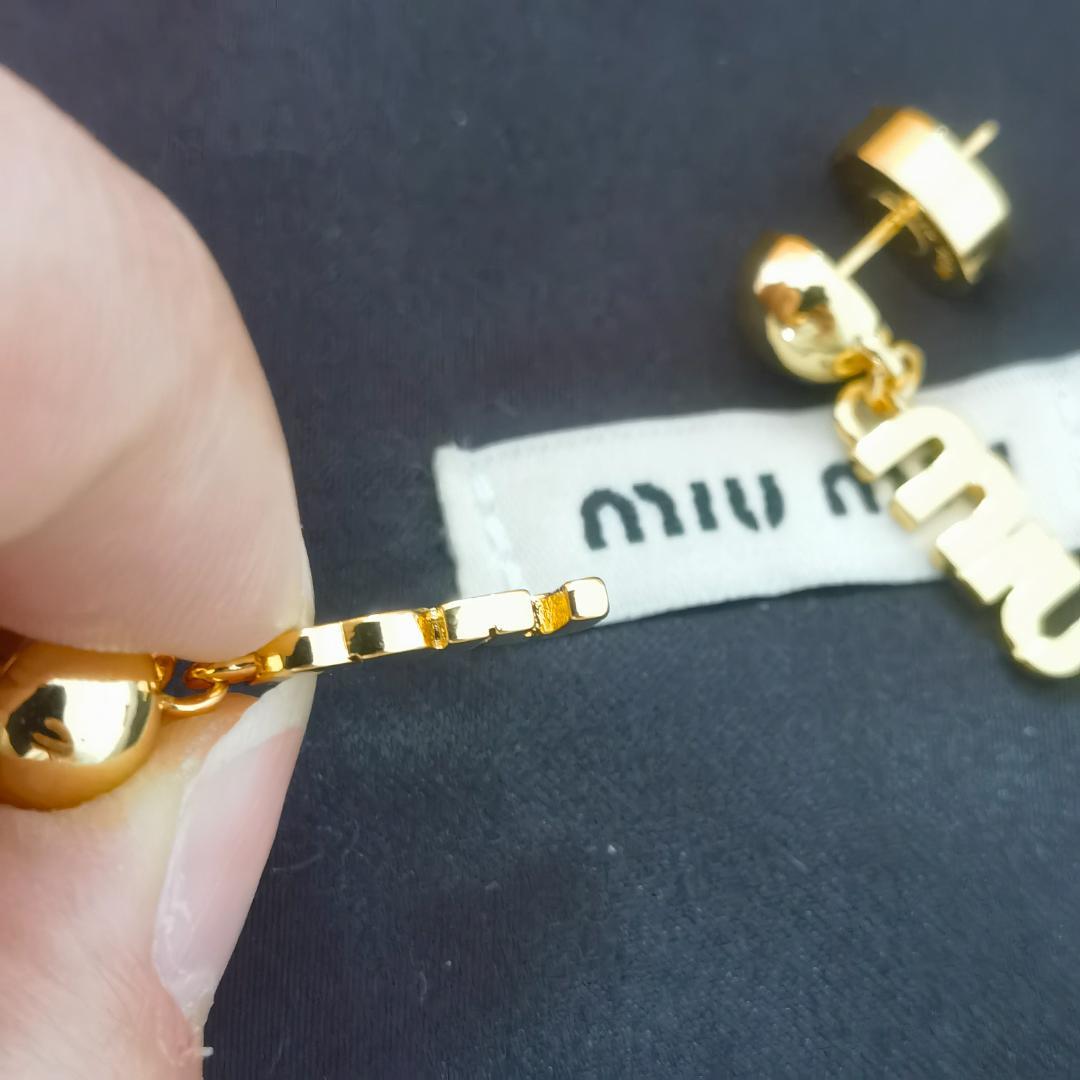 メタル ロゴ ドロップ ピアス