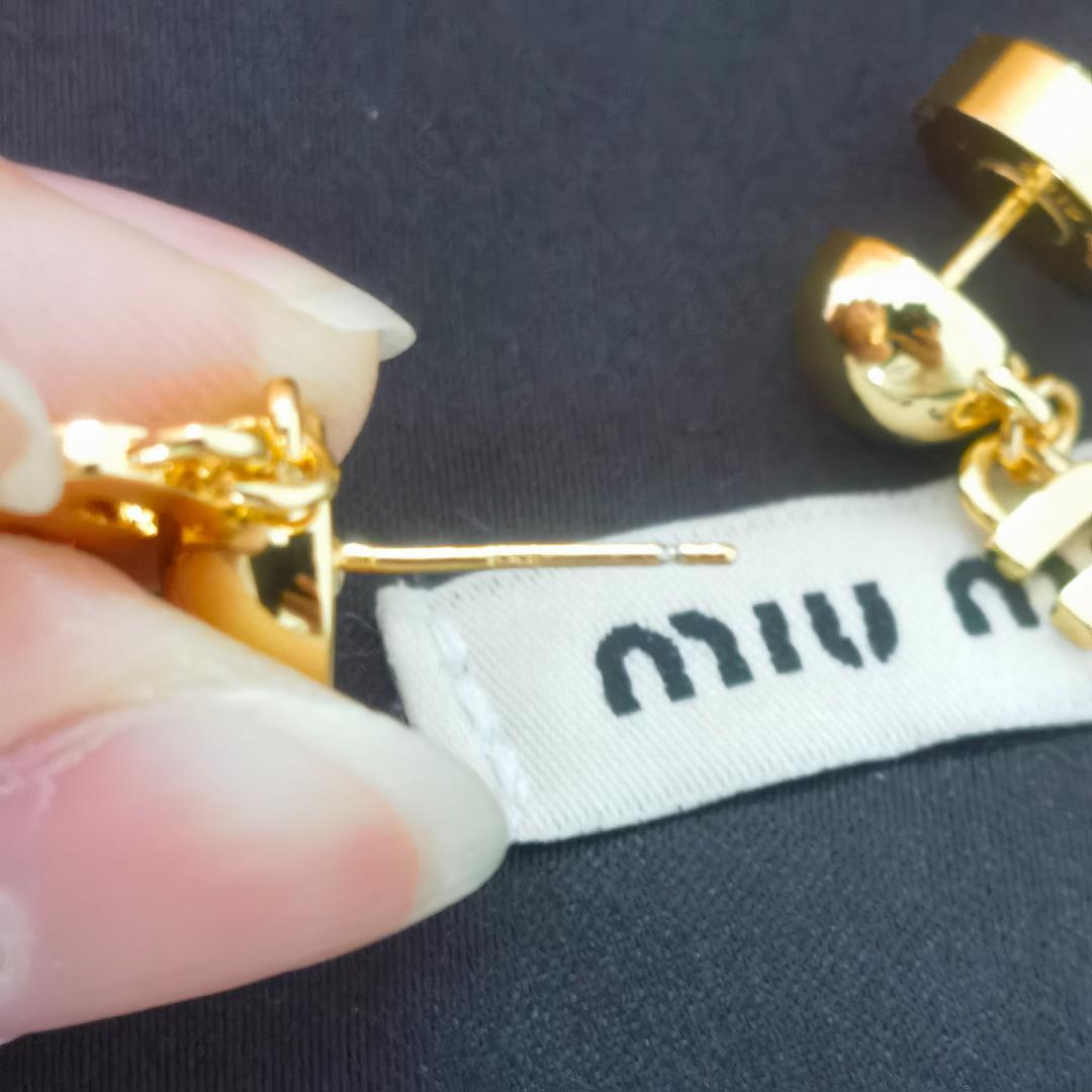 メタル ロゴ ドロップ ピアス