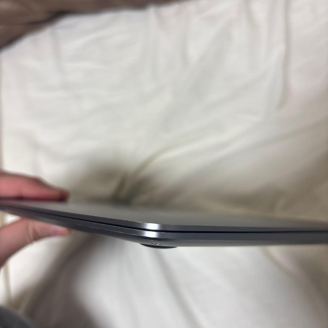Apple MacBook Air M1 13インチ　メモリー8G 258G