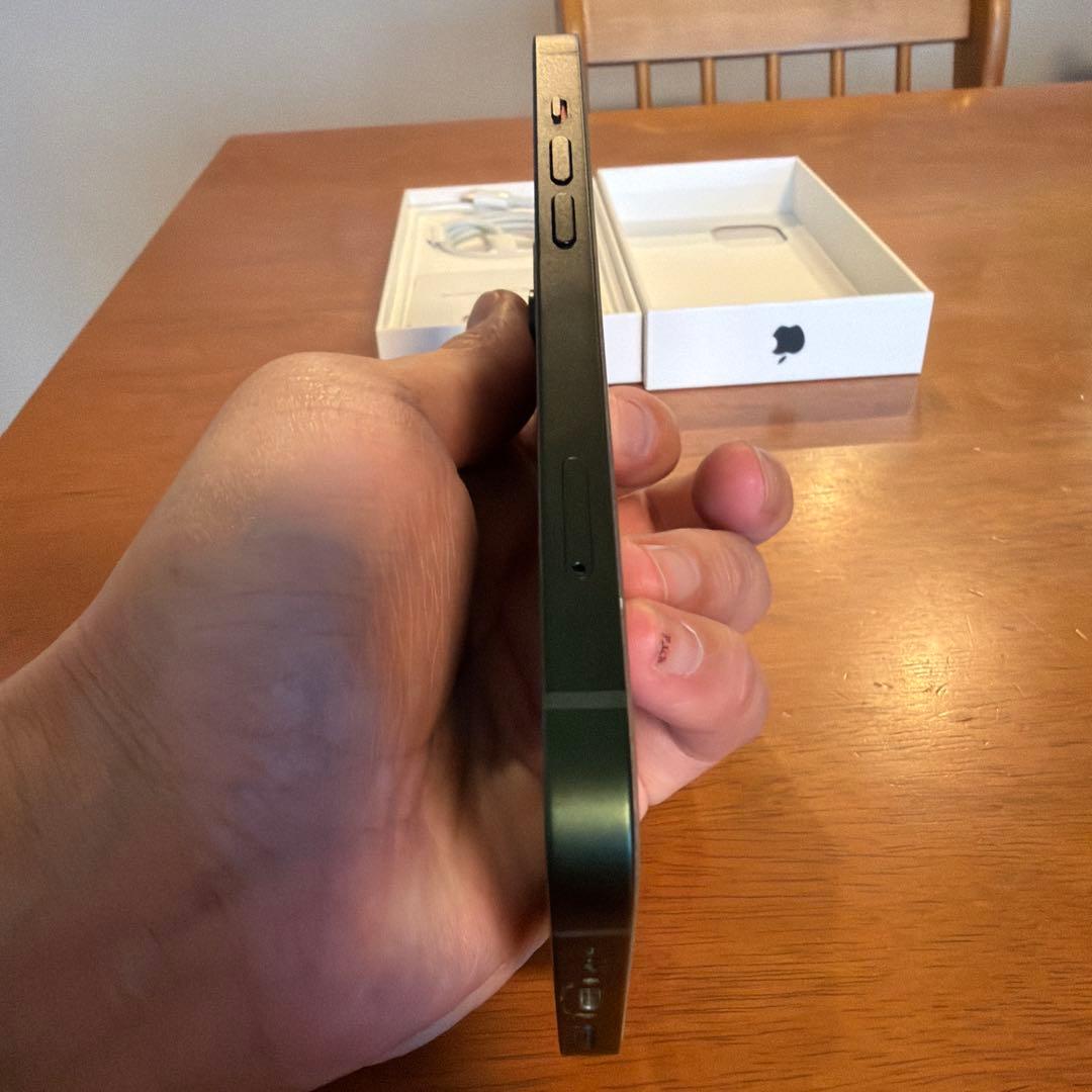 iPhone 13 128㎇ モスグリーン