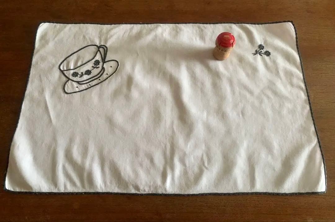 ヴィンテージ⭐︎刺繍入り テーブルクロス
