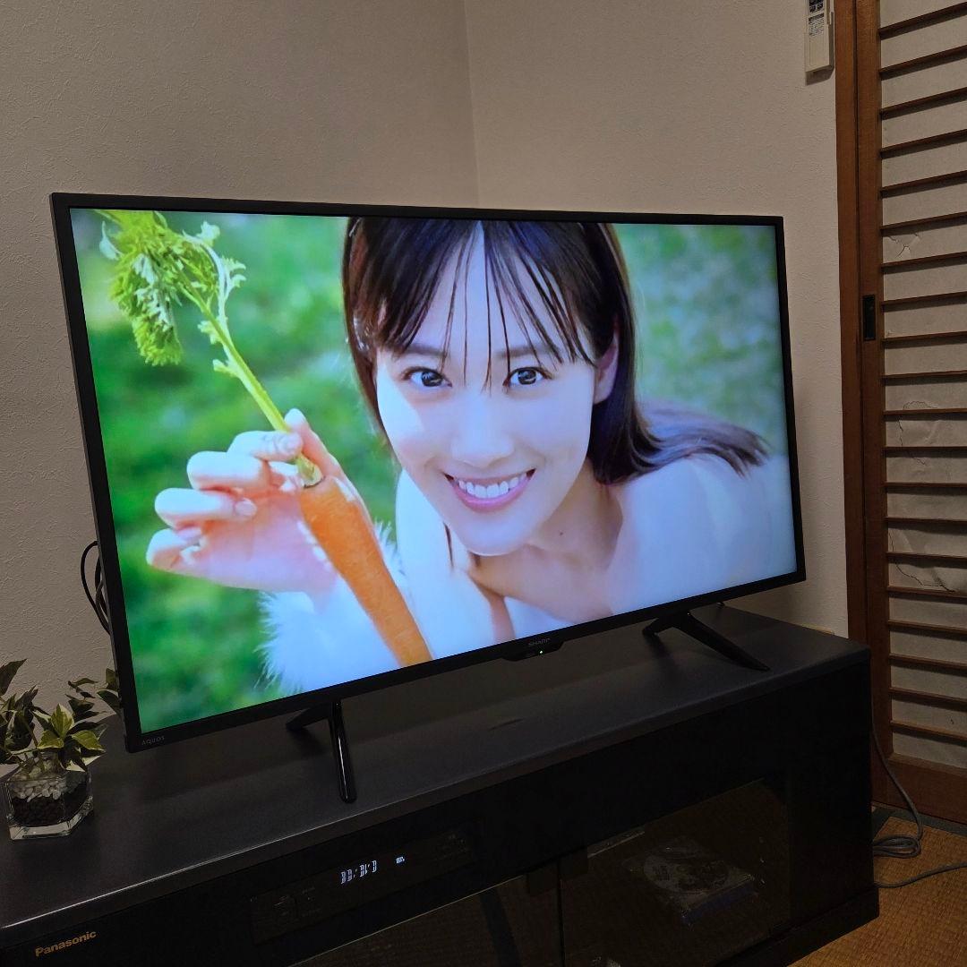 美品■４Ｋ内蔵型Android TV／YouTube☆ＡＱＵＯＳ４2型液晶テレビ