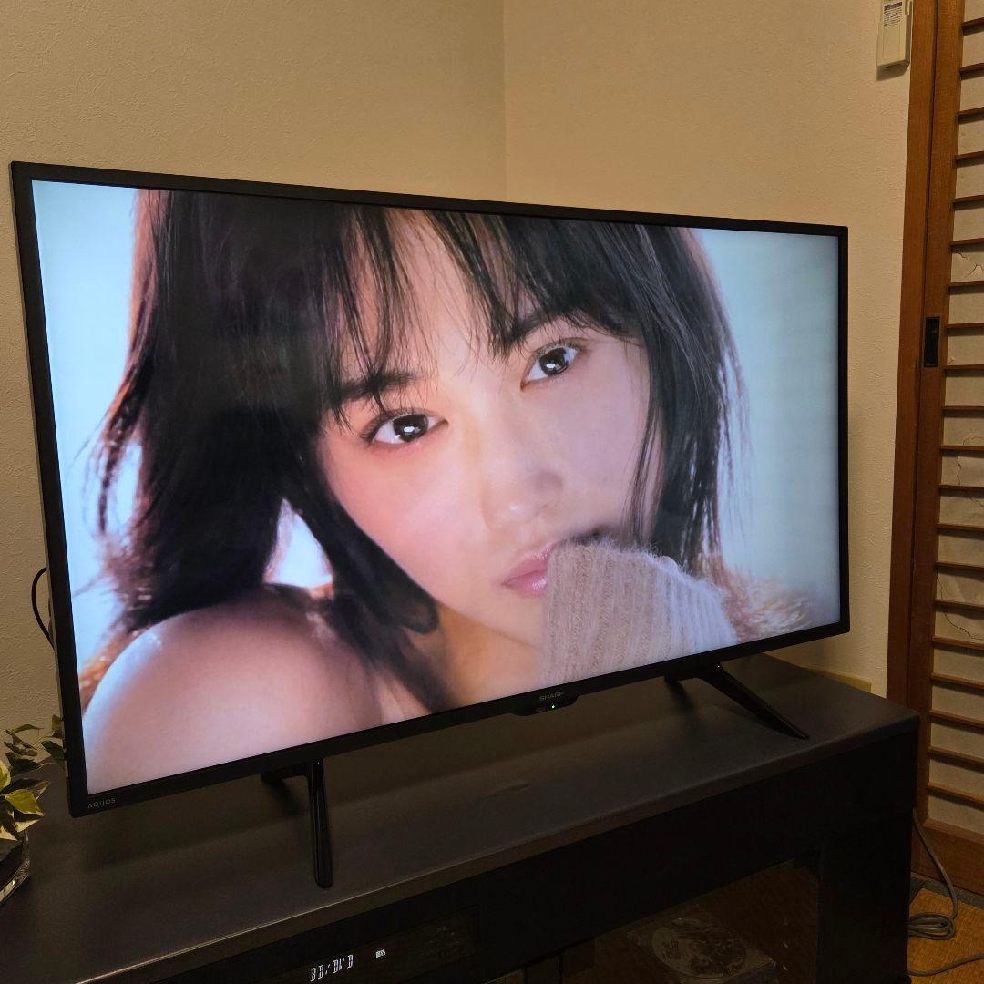 美品■４Ｋ内蔵型Android TV／YouTube☆ＡＱＵＯＳ４2型液晶テレビ
