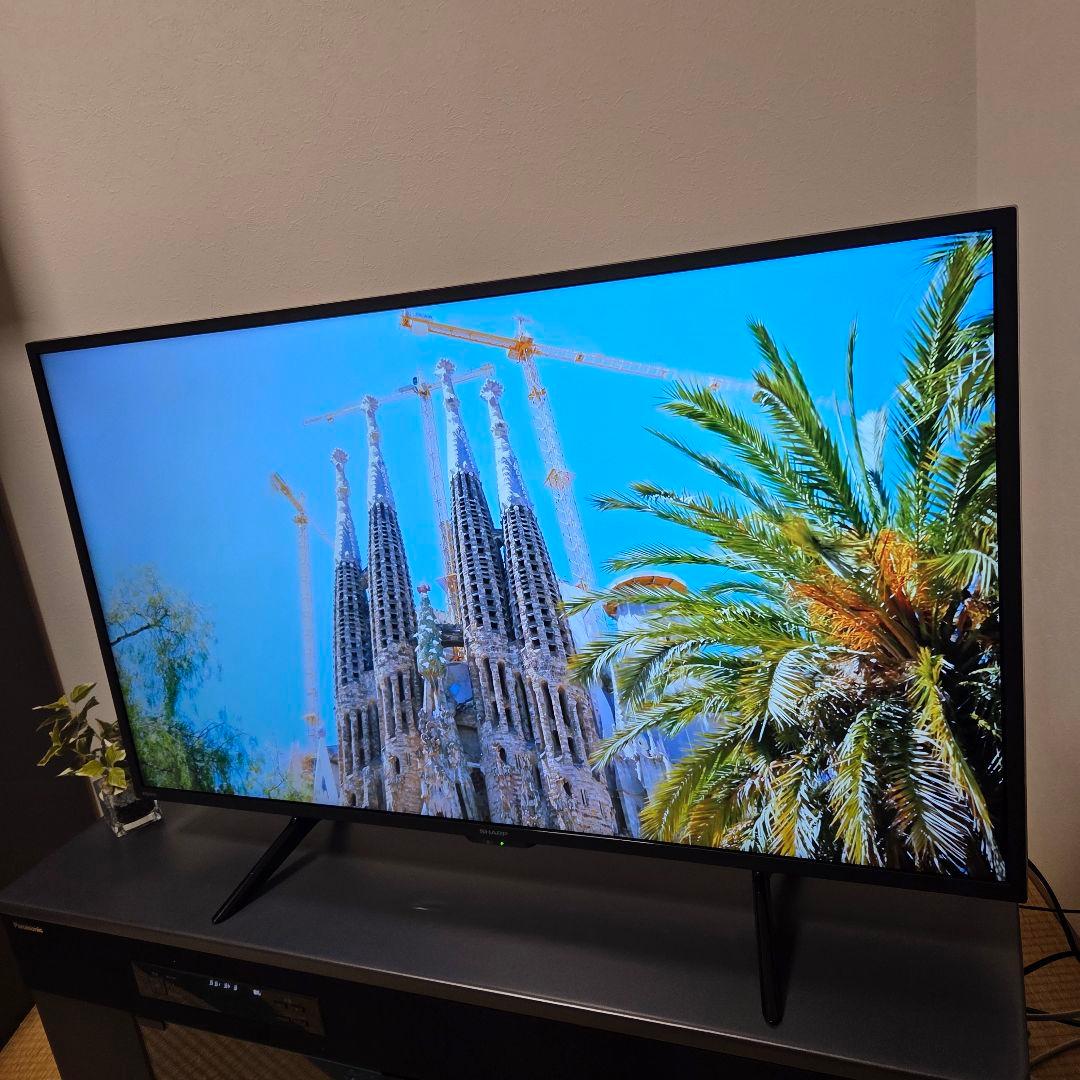 美品■４Ｋ内蔵型Android TV／YouTube☆ＡＱＵＯＳ４2型液晶テレビ