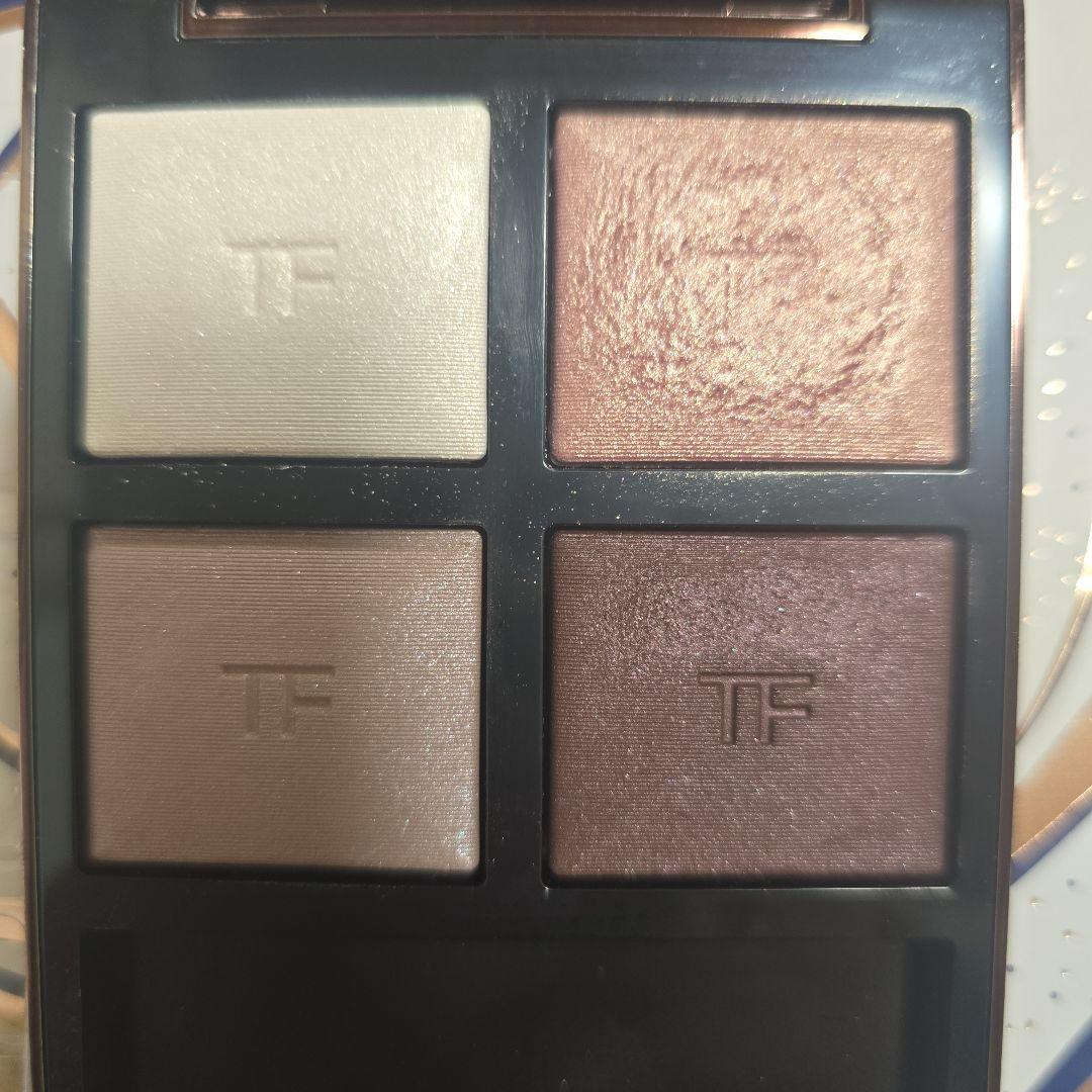 TOM FORD アイカラークォード 27A　ヴァージンオーキッド
