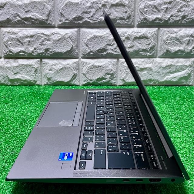極美品！ハイスペックモバイルワークステーション！HP ZBook Firefly
