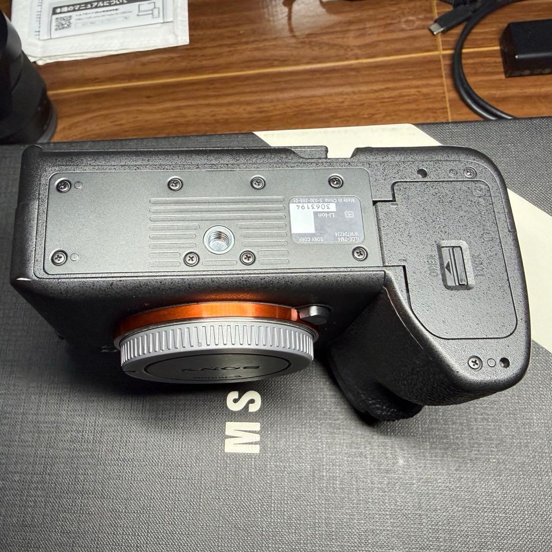 【美品】シャッター数3200回程度　SONY α7 IV 本体レンズキット付き