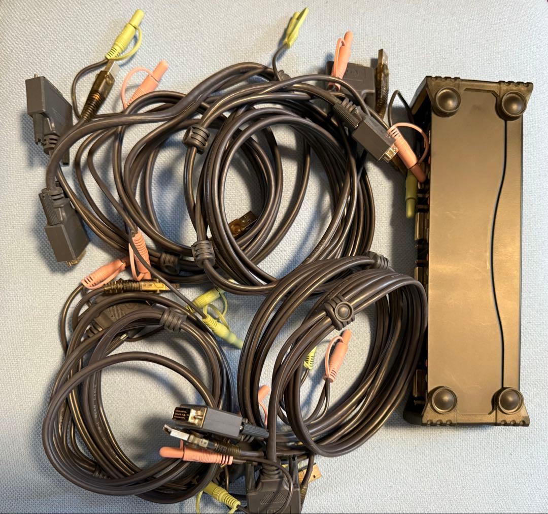 ATEN CS1784A 4ポート DVI KVMスイッチ