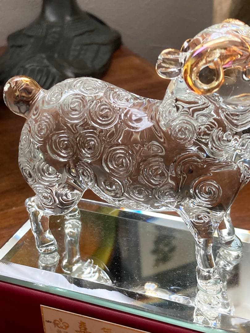希少　海外製　ガラス羊の彫刻　Auspicious Goat 喜氣洋洋