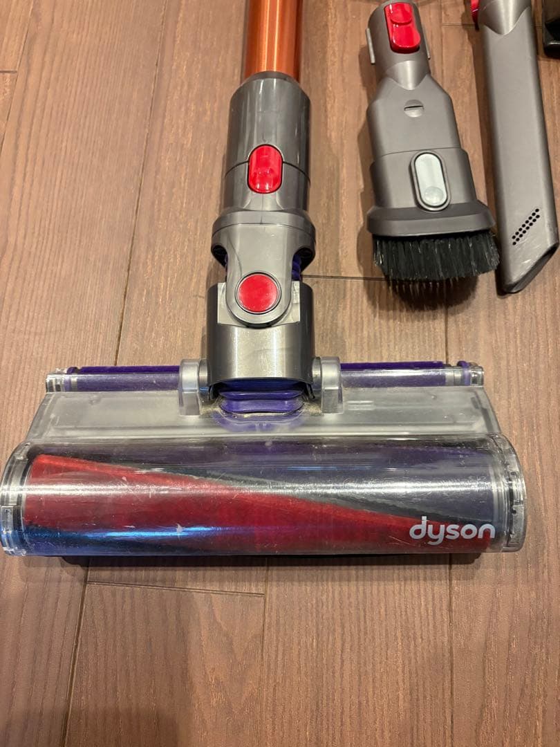 ジャンク品　ダイソンsv12本体スタンド、各種アタッチメントセット
