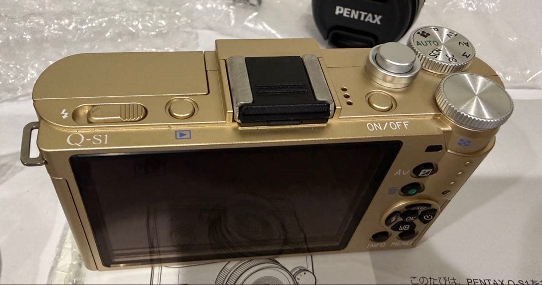 RICOH PENTAX Q-S1 ホワイト　ゴールド　付属品完備　レンズつき