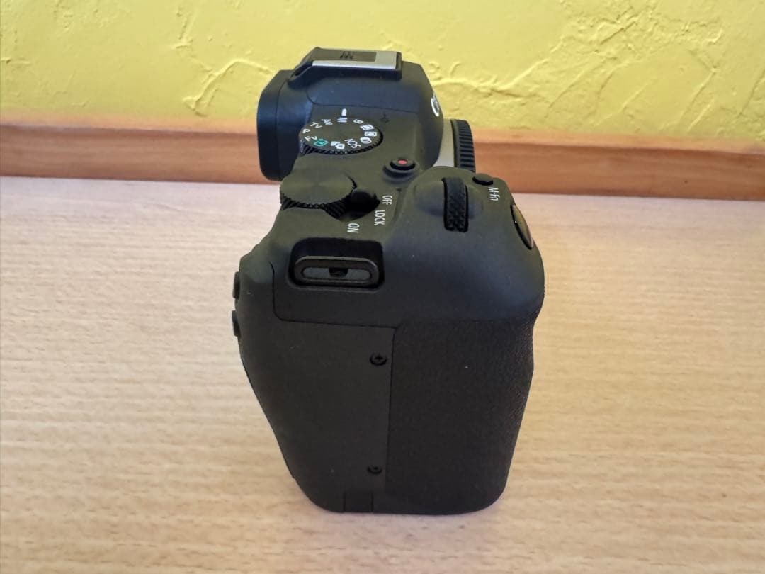ショット数10回以下 EOS R8 ボディー