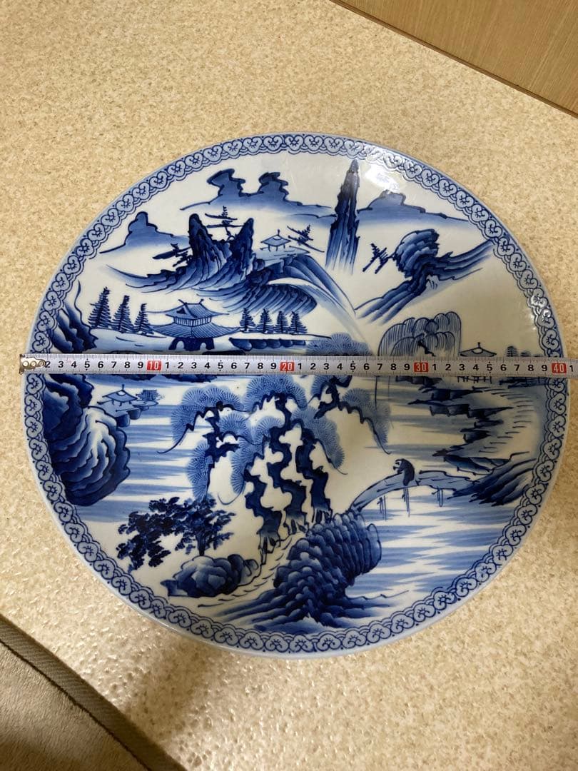 骨董／青白い風景画の皿 ／約40 cm